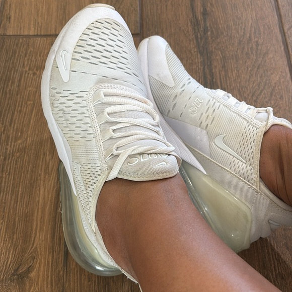 Nike Air Max 270. Size 6 Youth or Size 7 Women’s - Picture 3 of 11